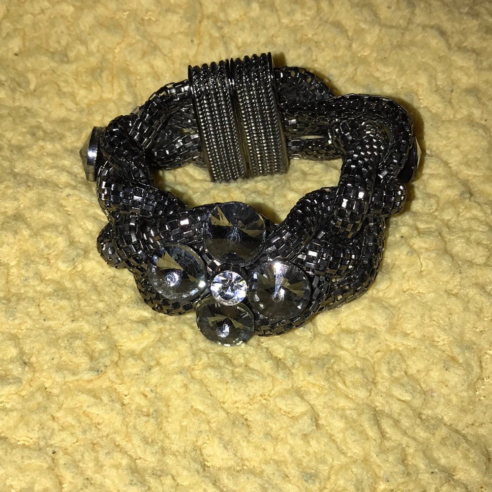 Women’s magnetic bracelet. Floral stone patterns pewter in color.
